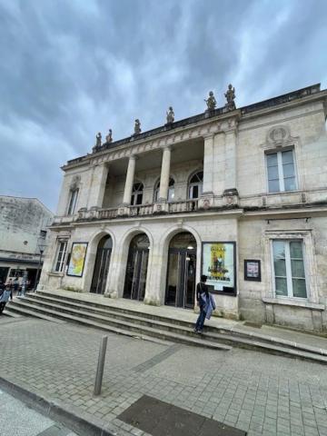 L'Insolite Saintes Buitenkant foto